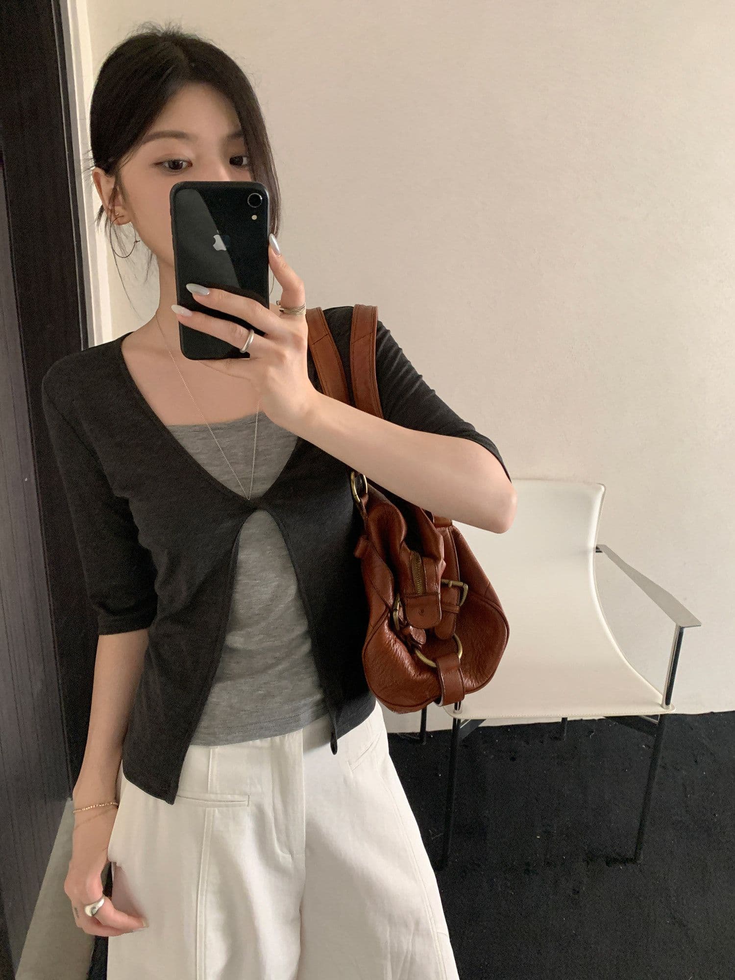 페이크 레이어드 배색 패치워크 V넥 중간 소매 티셔츠 여성 여름 디자인 센스 몸매 가꾸기 슬림해 보이는 핫걸 맨위 상세 이미지 5