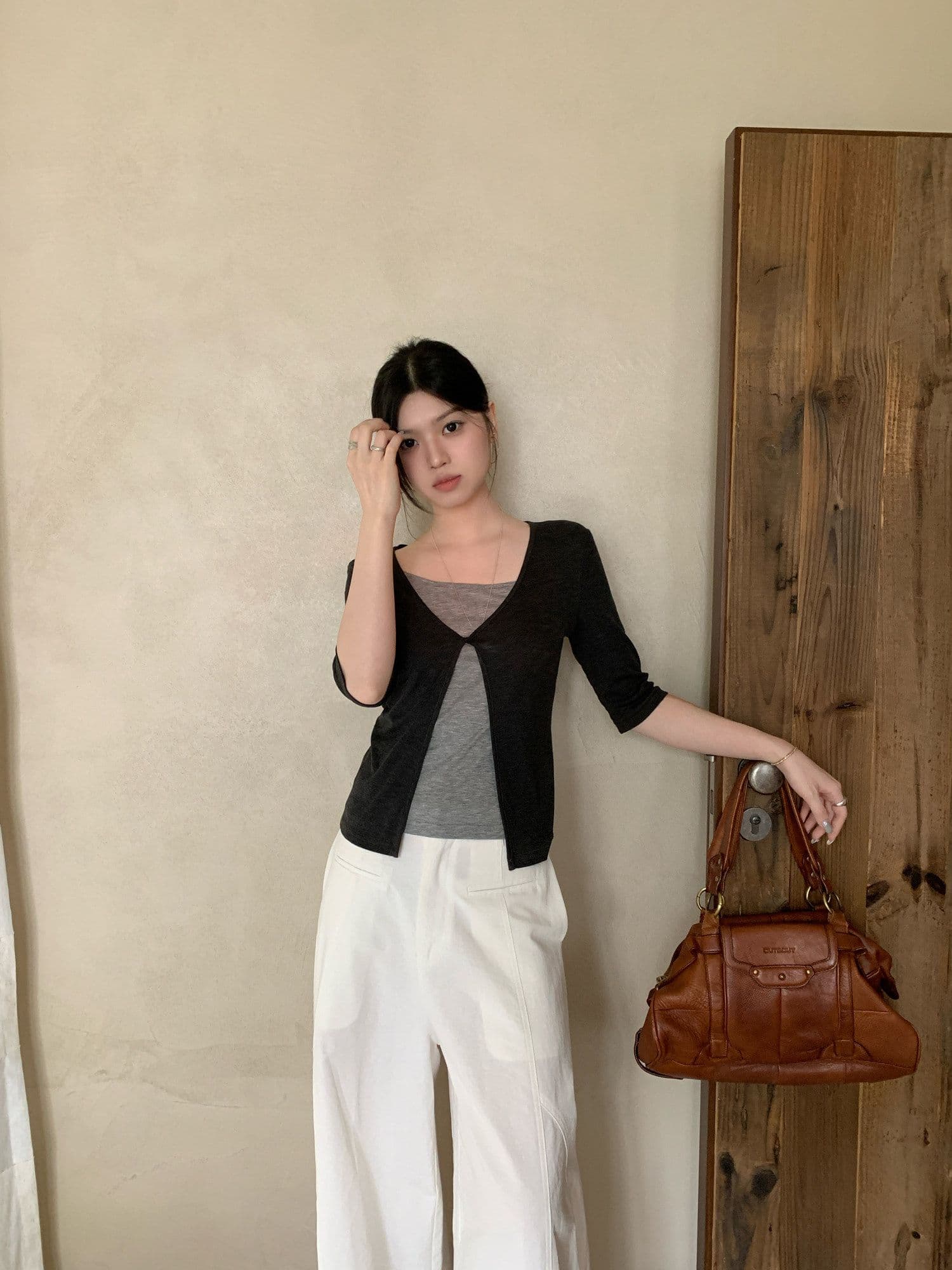 페이크 레이어드 배색 패치워크 V넥 중간 소매 티셔츠 여성 여름 디자인 센스 몸매 가꾸기 슬림해 보이는 핫걸 맨위 상세 이미지 8