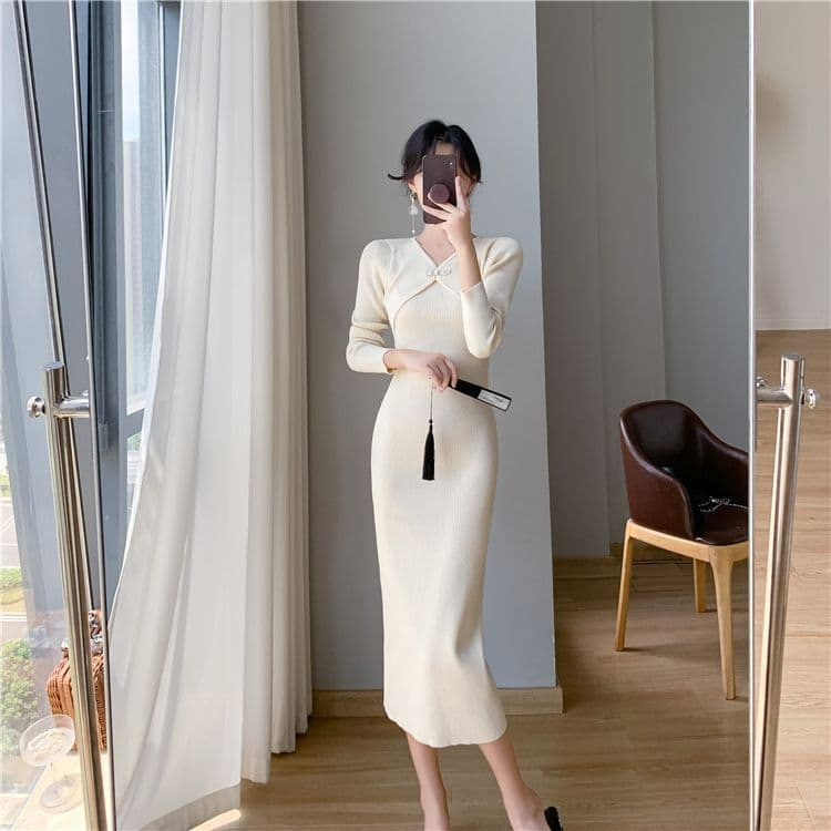 2026 년 가을 새로운 레트로 단추 니트 드레스 품격 몸매 가꾸기 슬림해 보이는 V넥 스웨터 드레스 만나는 롱 스커트 상세 이미지 29