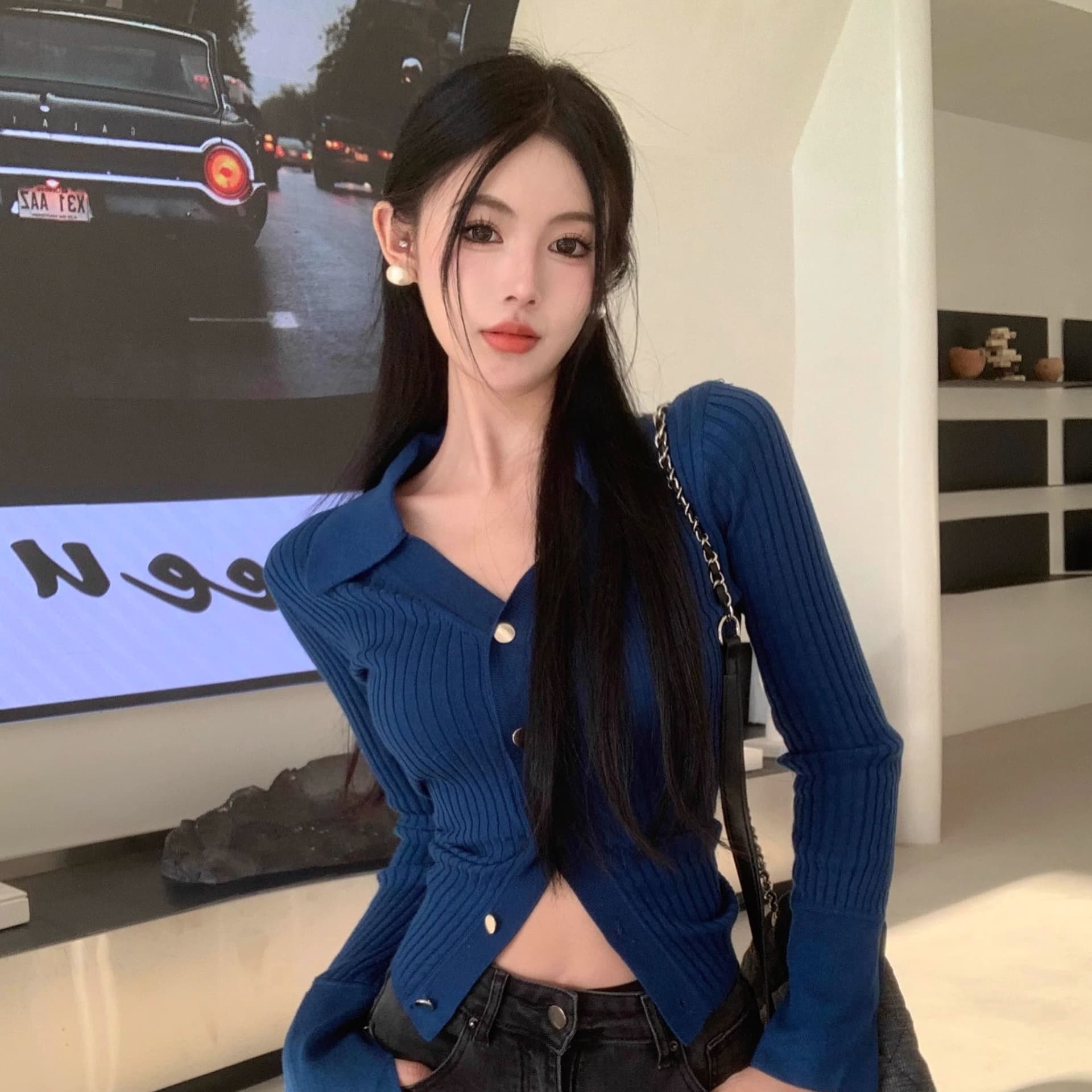 레트로 파란색 V넥 POLO 칼라 디자인 센스 니트 스웨터 여성 가을 2026 새로운 다용도 몸매 가꾸기 슬림해 보이는 맨위 이미지 3