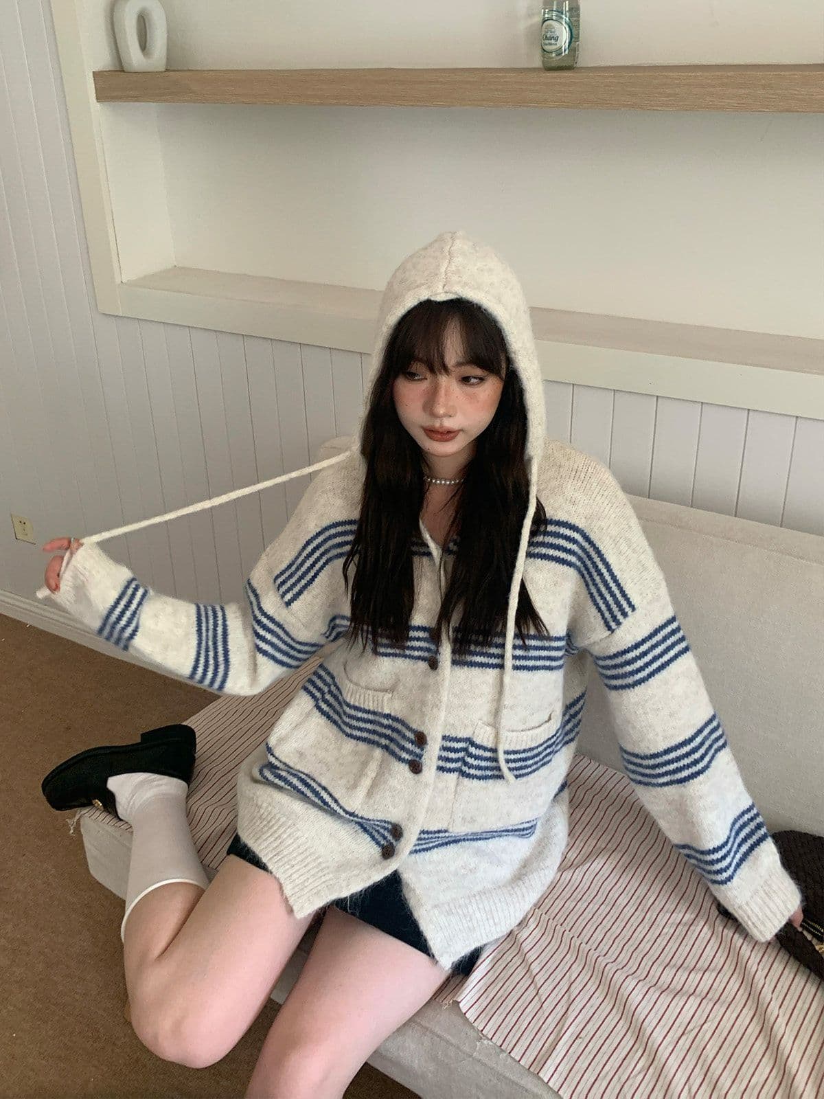 2026 년 가을 겨울 느긋한 바람 핀 스트라이프 후드 스웨터 오픈 가디건 한 부서 루즈핏 중간 길이 니트 재킷 맨위 상세 이미지 9
