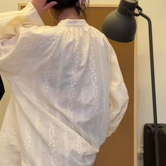 봄 여름 새로운 문예 레트로 자카드 라운드 넥 가시 자수 순면 단색 벌룬 소매 다용도 슬림해 보이는 작은 대중 셔츠 이미지 4
