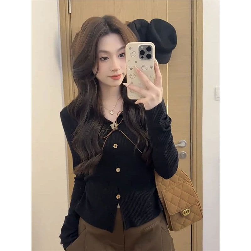 이른 가을 나비 매듭 V넥 긴팔 티셔츠 여성 레트로 꽃 단추 몸매 가꾸기 슬림해 보이는 맨위 상세 이미지 4