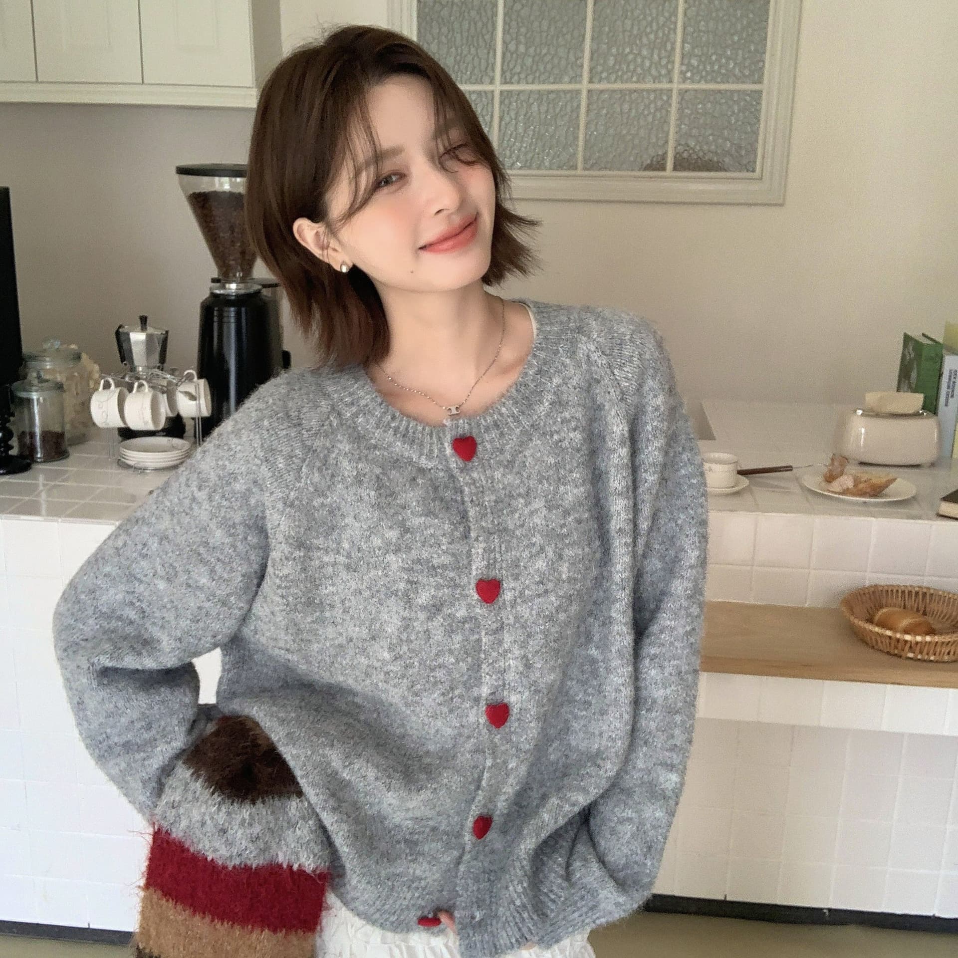 한 부서 부드러운 찹쌀 회색 하트 버클 스웨터 오픈 가디건 여성 가을 겨울 새로운 루즈핏 느긋한 바람 니트 스웨터 재킷 맨위
