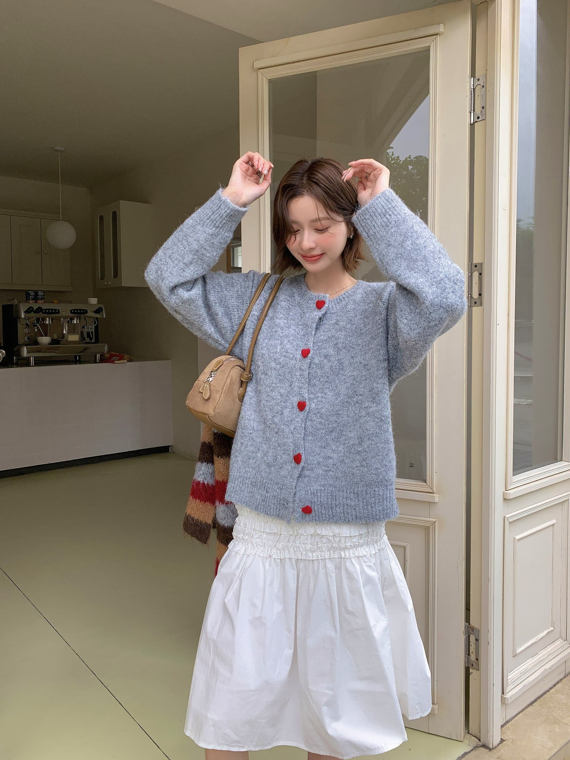 한 부서 부드러운 찹쌀 회색 하트 버클 스웨터 오픈 가디건 여성 가을 겨울 새로운 루즈핏 느긋한 바람 니트 스웨터 재킷 맨위 상세 이미지 3