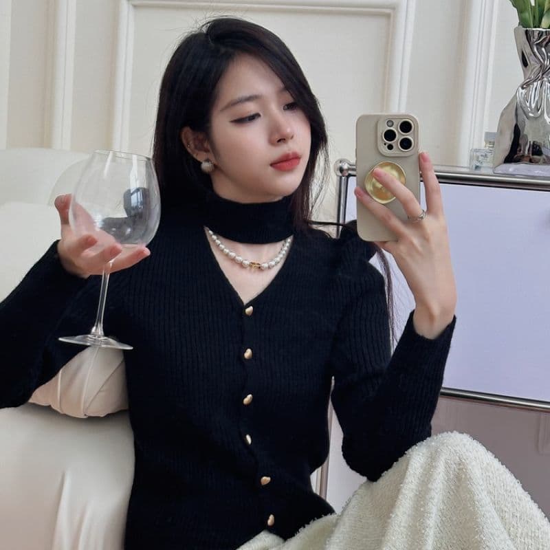2026 가을 새로운 여성 켜기 프랑스식 슬림해 보이는 품격 홀로우 아웃 행침 목 니트 스웨터 싱글 줄 버튼 V넥 맨위 이미지 3