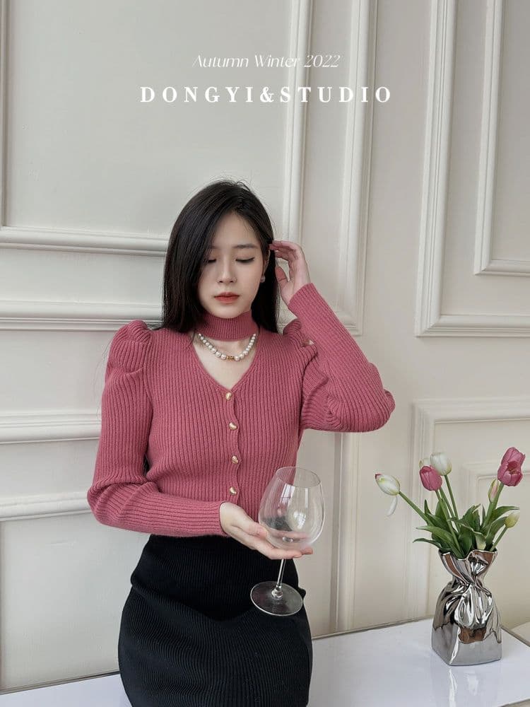 2026 가을 새로운 여성 켜기 프랑스식 슬림해 보이는 품격 홀로우 아웃 행침 목 니트 스웨터 싱글 줄 버튼 V넥 맨위 상세 이미지 3