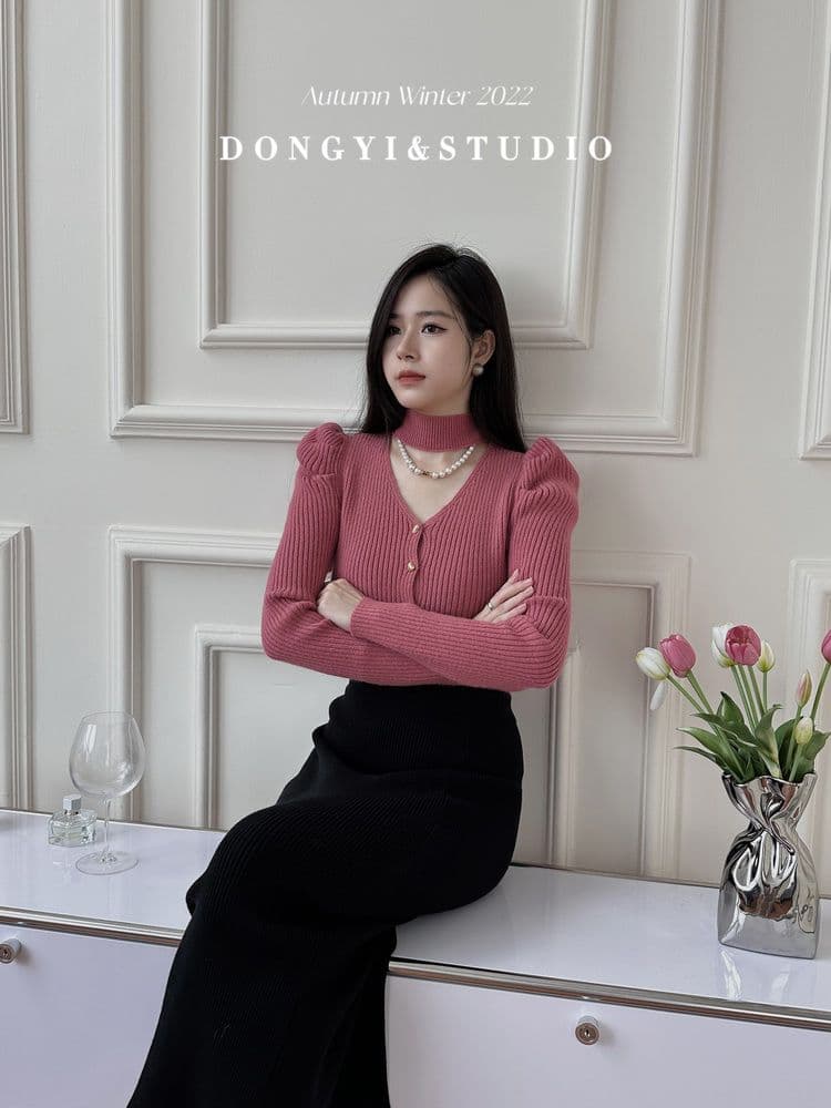 2026 가을 새로운 여성 켜기 프랑스식 슬림해 보이는 품격 홀로우 아웃 행침 목 니트 스웨터 싱글 줄 버튼 V넥 맨위 상세 이미지 4