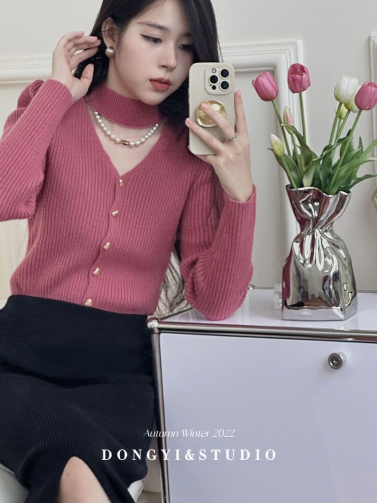 2026 가을 새로운 여성 켜기 프랑스식 슬림해 보이는 품격 홀로우 아웃 행침 목 니트 스웨터 싱글 줄 버튼 V넥 맨위 상세 이미지 7