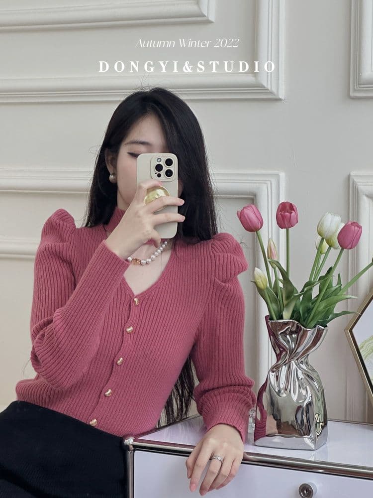 2026 가을 새로운 여성 켜기 프랑스식 슬림해 보이는 품격 홀로우 아웃 행침 목 니트 스웨터 싱글 줄 버튼 V넥 맨위 상세 이미지 11