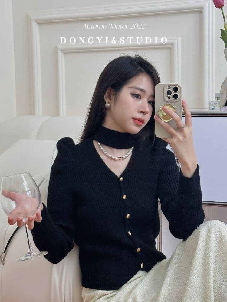 2026 가을 새로운 여성 켜기 프랑스식 슬림해 보이는 품격 홀로우 아웃 행침 목 니트 스웨터 싱글 줄 버튼 V넥 맨위 상세 이미지 23