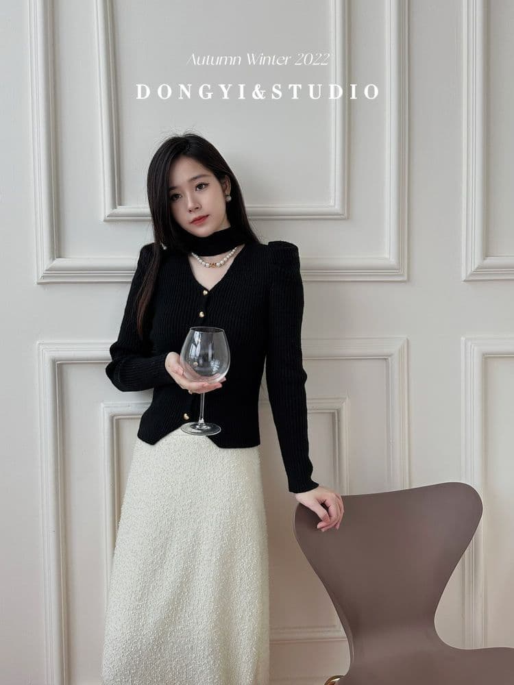 2026 가을 새로운 여성 켜기 프랑스식 슬림해 보이는 품격 홀로우 아웃 행침 목 니트 스웨터 싱글 줄 버튼 V넥 맨위 상세 이미지 25