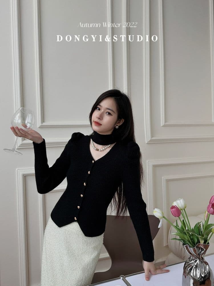 2026 가을 새로운 여성 켜기 프랑스식 슬림해 보이는 품격 홀로우 아웃 행침 목 니트 스웨터 싱글 줄 버튼 V넥 맨위 상세 이미지 30