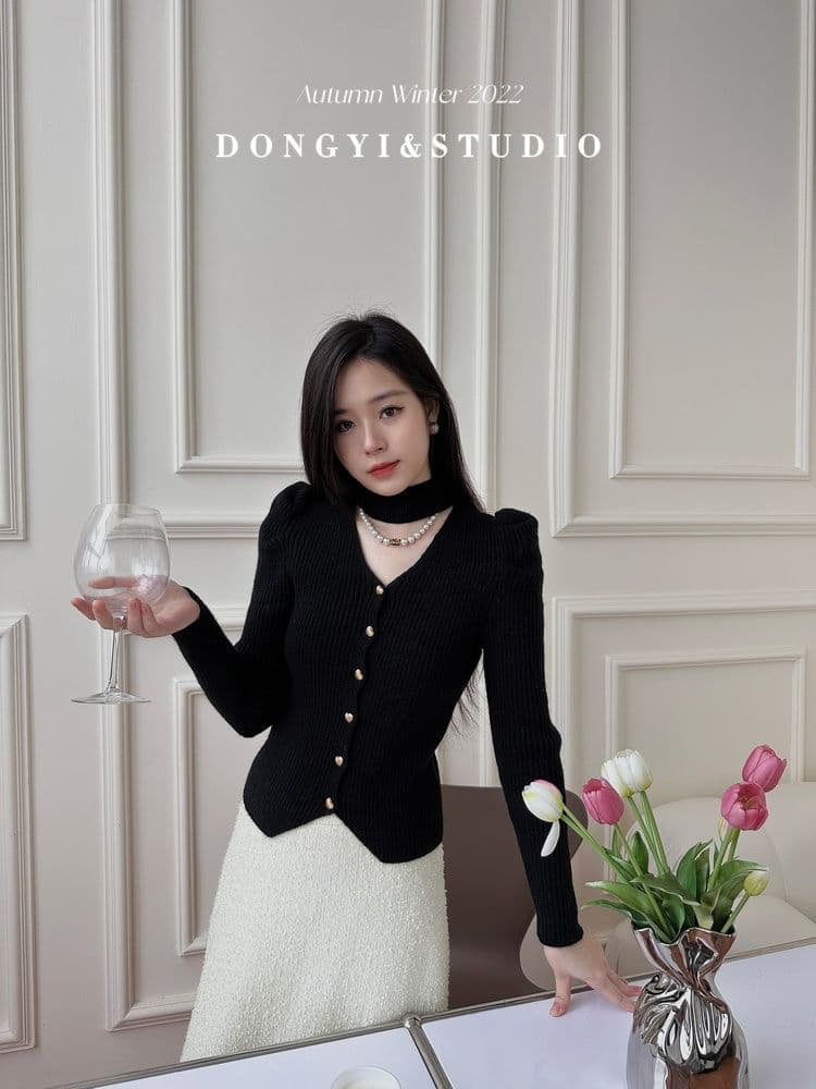 2026 가을 새로운 여성 켜기 프랑스식 슬림해 보이는 품격 홀로우 아웃 행침 목 니트 스웨터 싱글 줄 버튼 V넥 맨위 상세 이미지 32