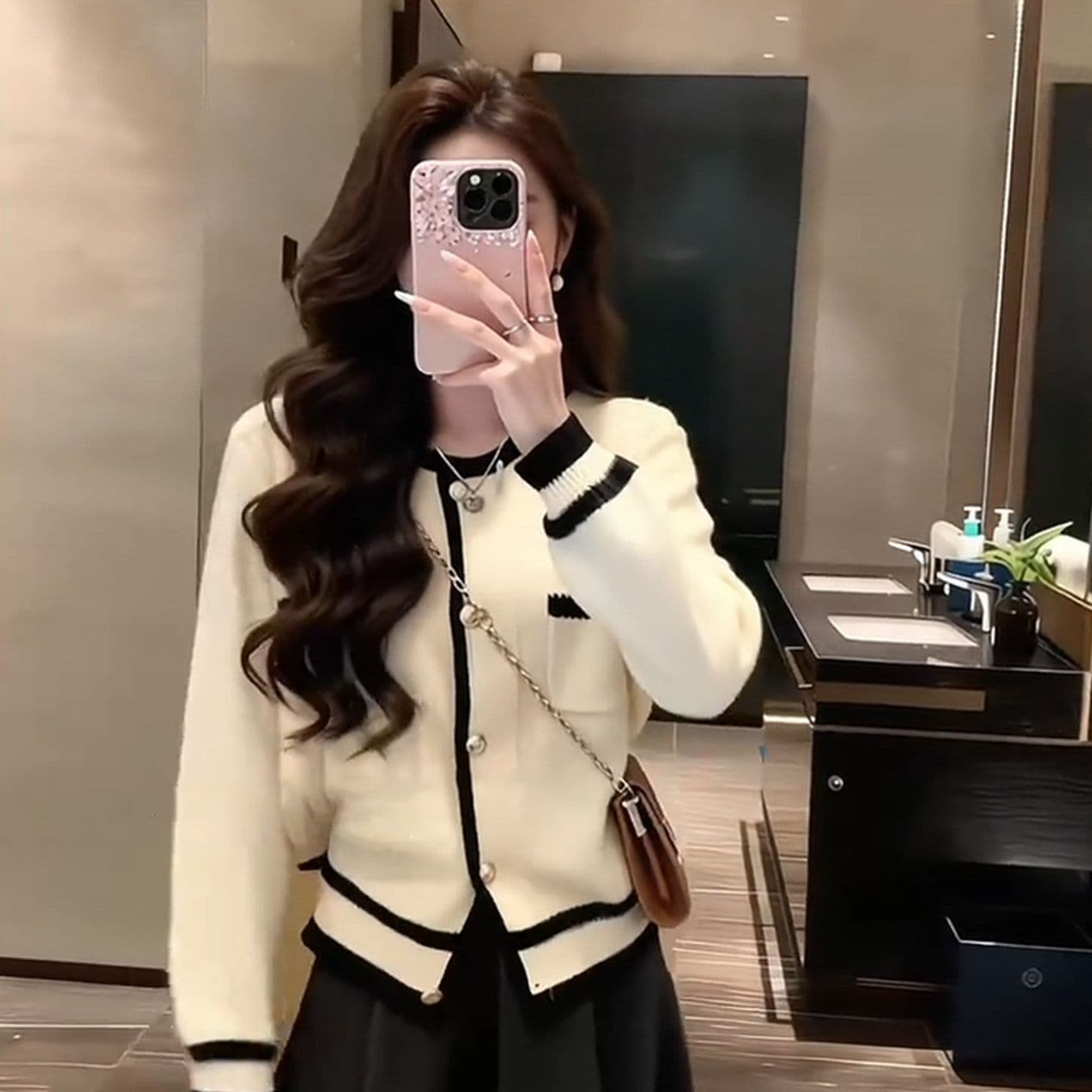 작은 샤넬 스타일 품격 배색 니트 스웨터 여성 의류 2026 가을 새로운 캐주얼 다용도 아름다운 인사이드 가져 가라. 스웨터 맨위 상세 이미지 4