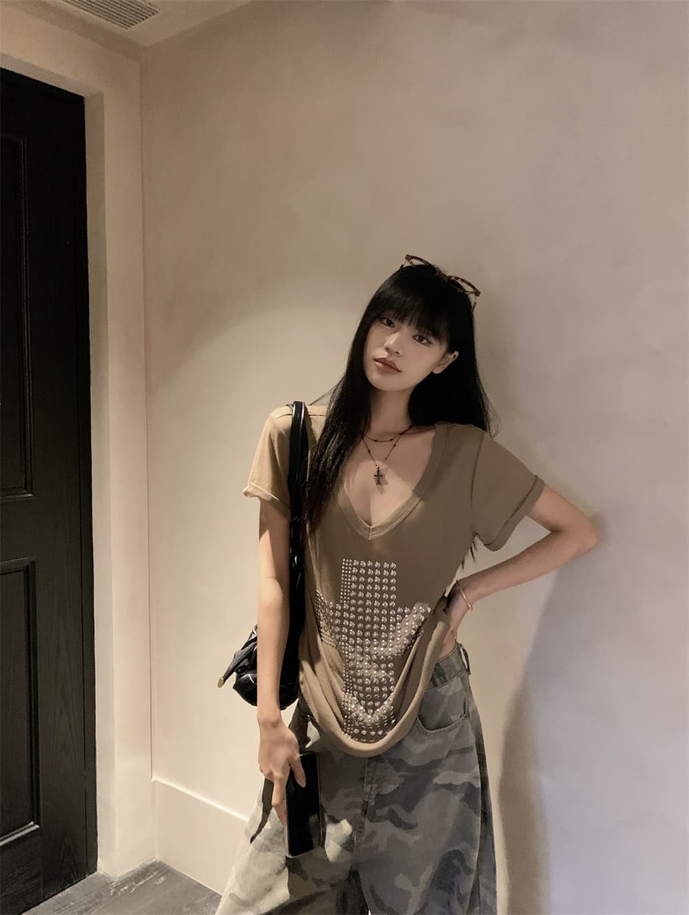 실사 정가 아시아 인 부서 핫걸 디자인 센스 3 차원 장식 V넥 루즈핏 슬림해 보이는 얇은 스타일 티셔츠 상세 이미지 18