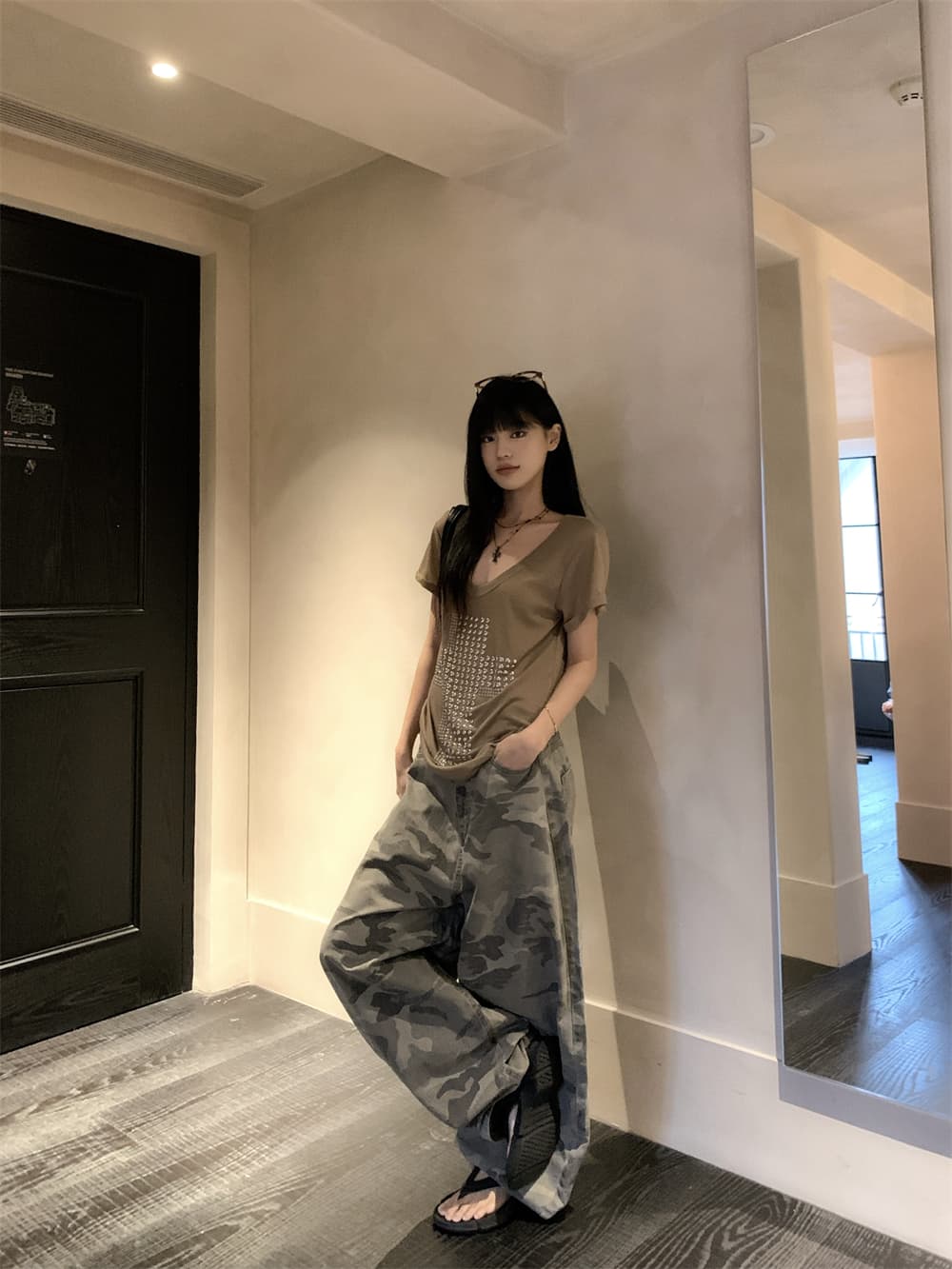 실사 정가 아시아 인 부서 핫걸 디자인 센스 3 차원 장식 V넥 루즈핏 슬림해 보이는 얇은 스타일 티셔츠 상세 이미지 28