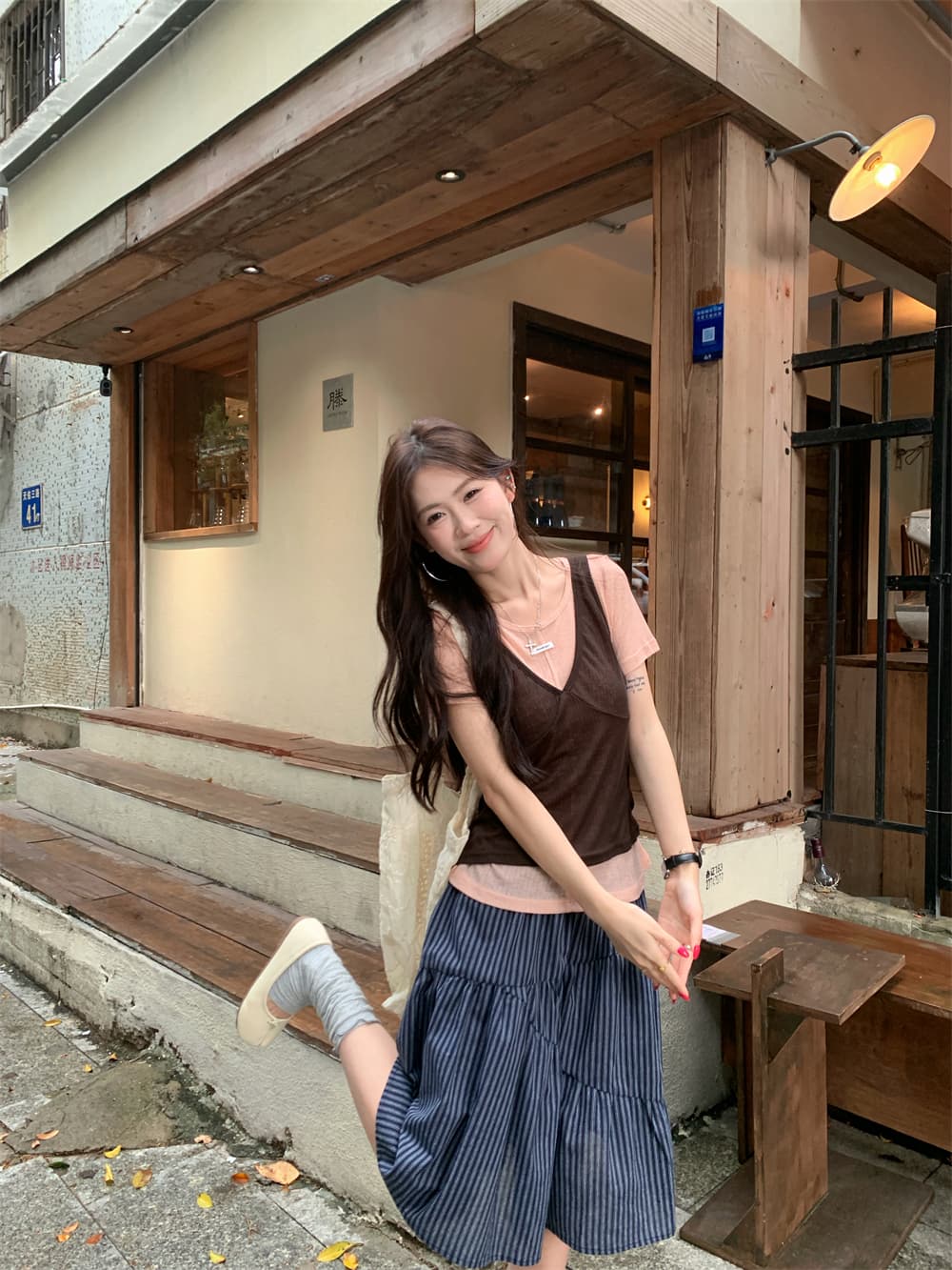 실사 정가 미니멀리즘 V넥 조끼 막대기 표준 인터넷 에디션 다용도 반팔 티셔츠 허리밴드 스트라이프 반신 치마 세트 상세 이미지 37