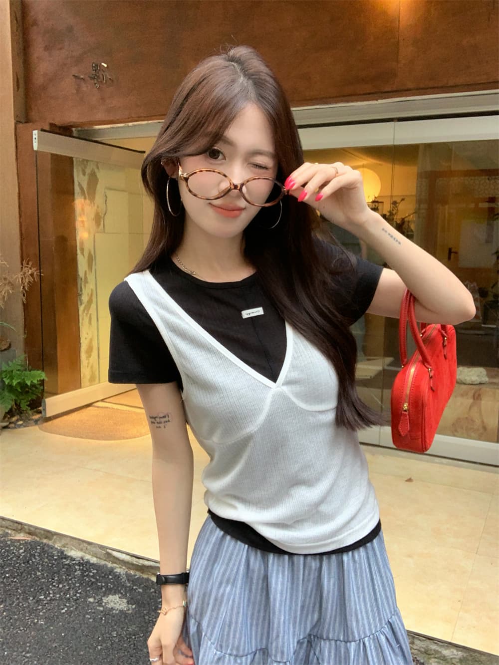 실사 정가 미니멀리즘 V넥 조끼 막대기 표준 인터넷 에디션 다용도 반팔 티셔츠 허리밴드 스트라이프 반신 치마 세트 상세 이미지 40