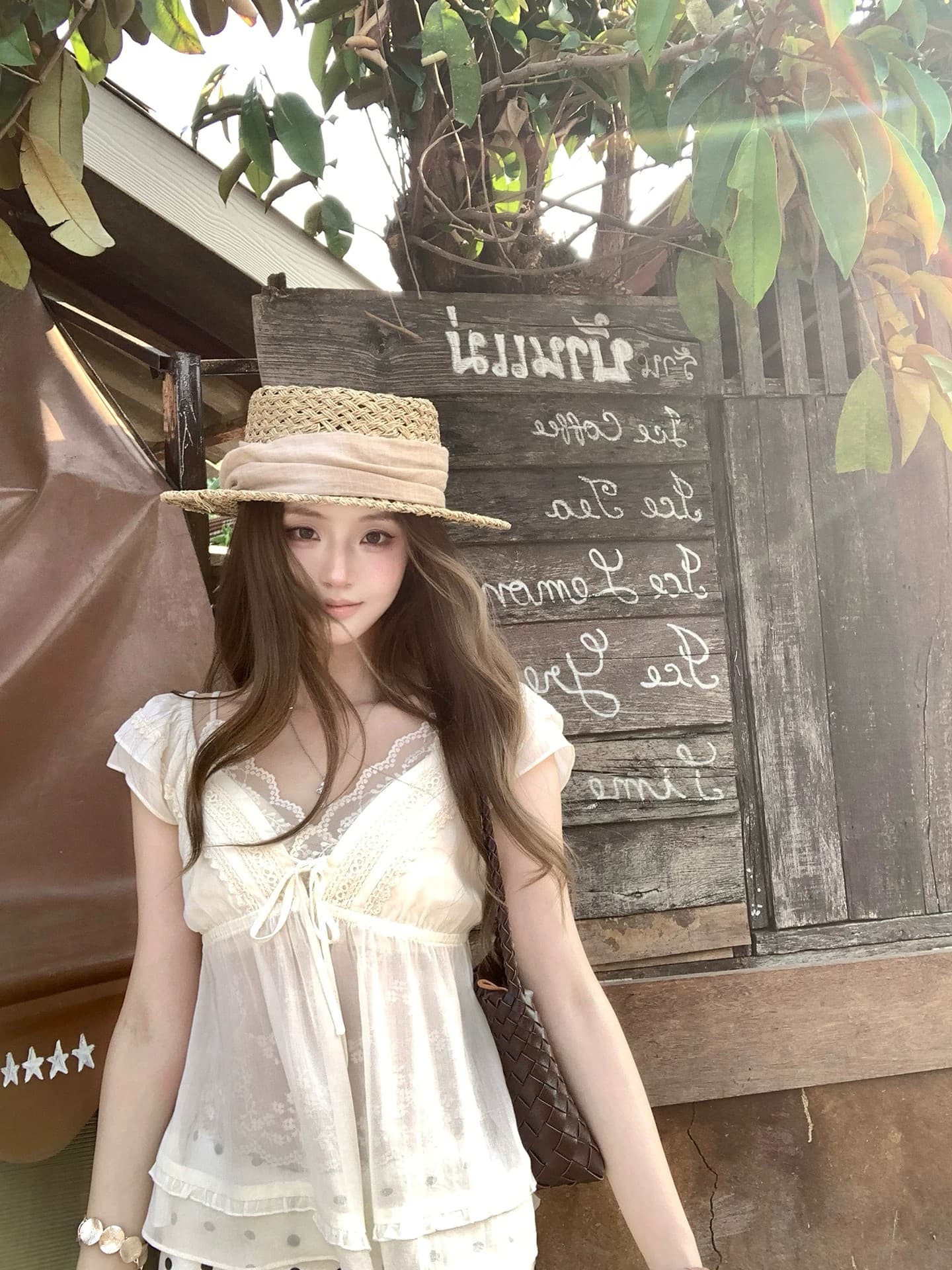 있음 선적 레이스 조각 작은 날다 소매 마이크로 ~을 통해 쇼트 스타일 인형 셔츠 주간 실크 장난기 넘치는 소녀 품격 V 넥 셔츠 이미지 2