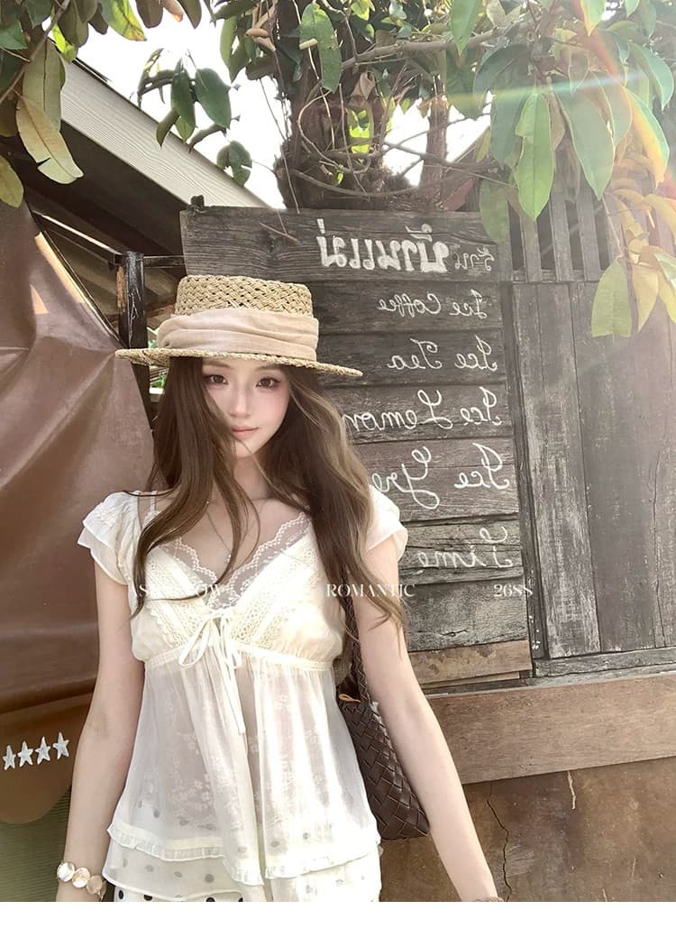 있음 선적 레이스 조각 작은 날다 소매 마이크로 ~을 통해 쇼트 스타일 인형 셔츠 주간 실크 장난기 넘치는 소녀 품격 V 넥 셔츠 상세 이미지 11