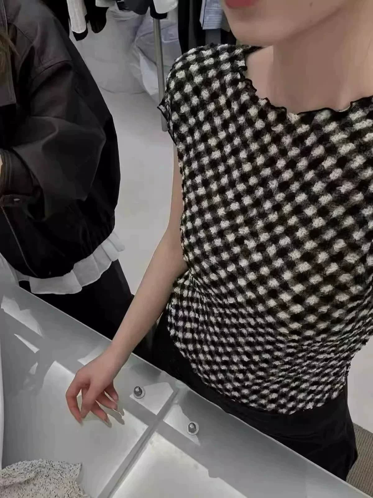 있음 선적 프릴 도트 무늬 반팔 티셔츠 여성 여름 얇은 스타일 몸매 가꾸기 슬림해 보이는 질감 센스 맨위 상세 이미지 4