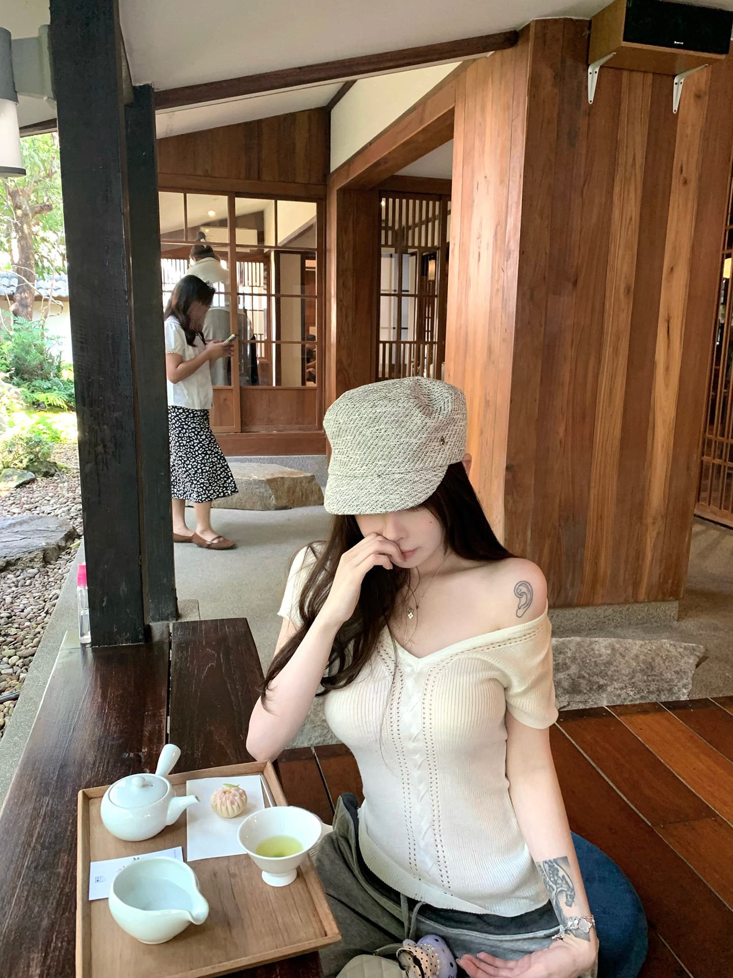 순수한 욕망 핑크색 니트 반팔 티셔츠 여성 여름 몸매 가꾸기 V넥 홀로우 아웃 슬림해 보이는 맨위 이미지 2