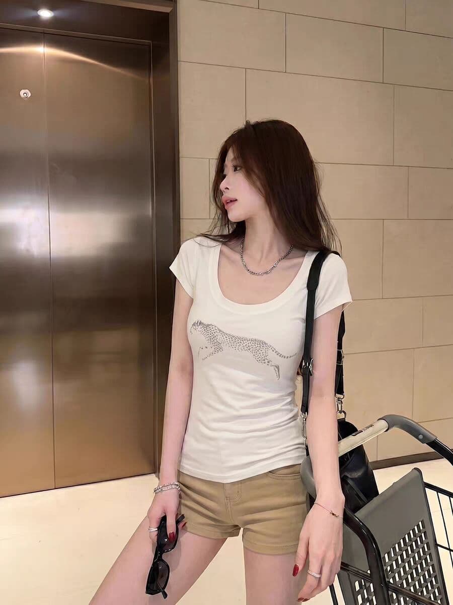 핫걸 반팔 티셔츠 여성 여름 레트로 표범 프린트 몸매 가꾸기 슬림해 보이는 긍정적 인 어깨 의류 상세 이미지 4