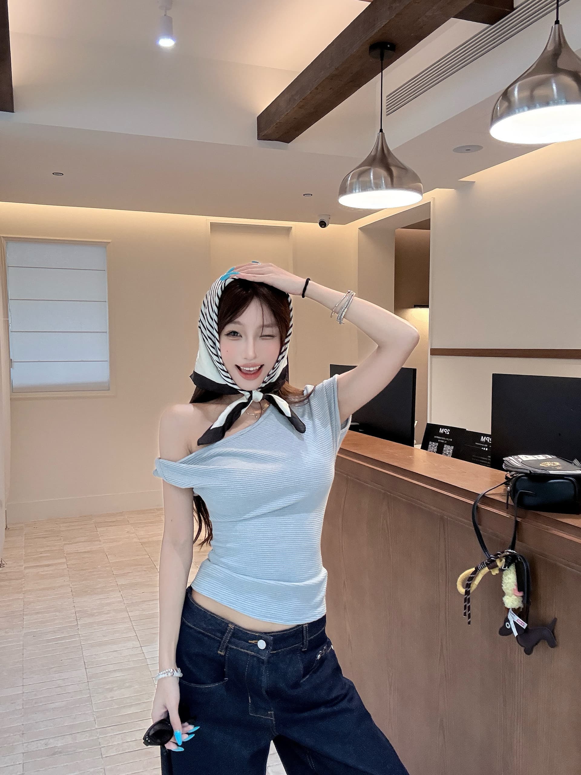 순수한 욕망 오프숄더 맨위 여성 여름 새로운 작은 대중 아름다운 비스듬한 어깨 몸매 가꾸기 반팔 티셔츠 상세 이미지 28