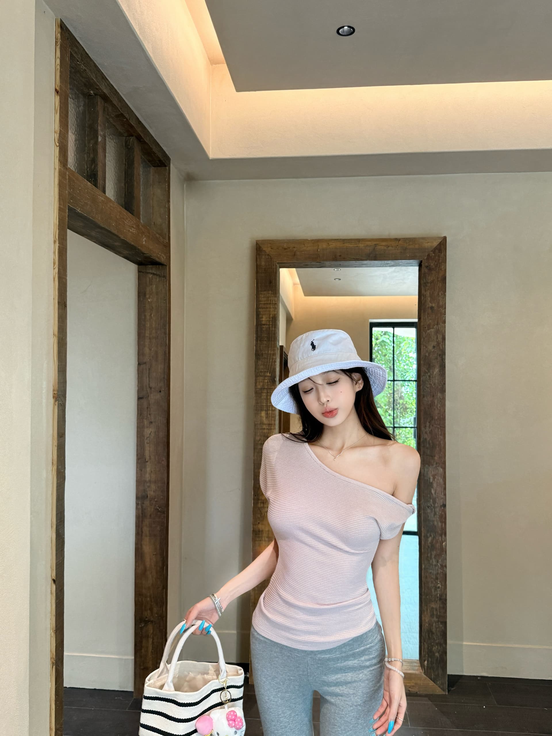 순수한 욕망 오프숄더 맨위 여성 여름 새로운 작은 대중 아름다운 비스듬한 어깨 몸매 가꾸기 반팔 티셔츠 상세 이미지 34