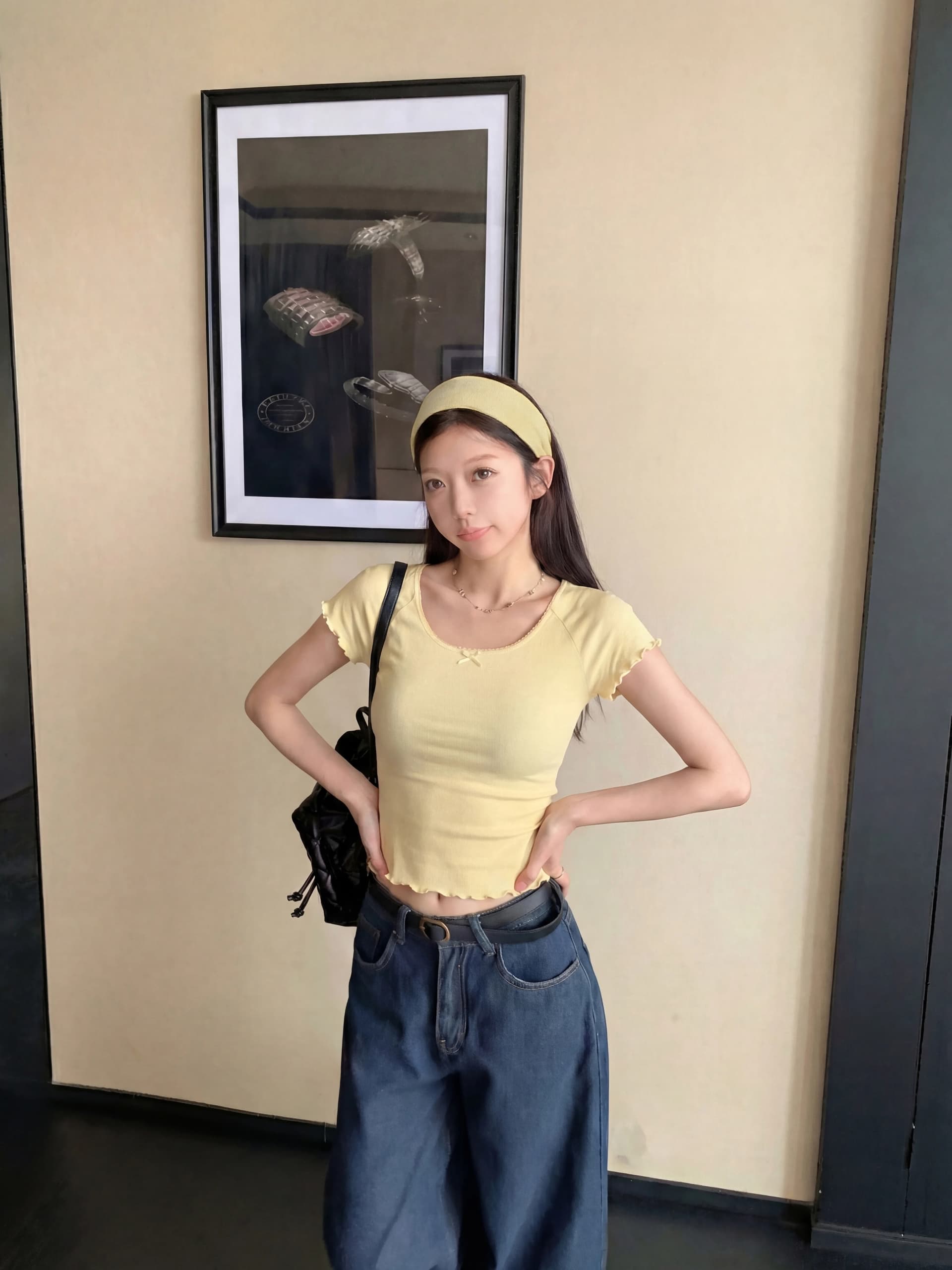 여름 몸매 가꾸기 슬림해 보이는 라운드 넥 반팔 티셔츠 여성 이미지 2