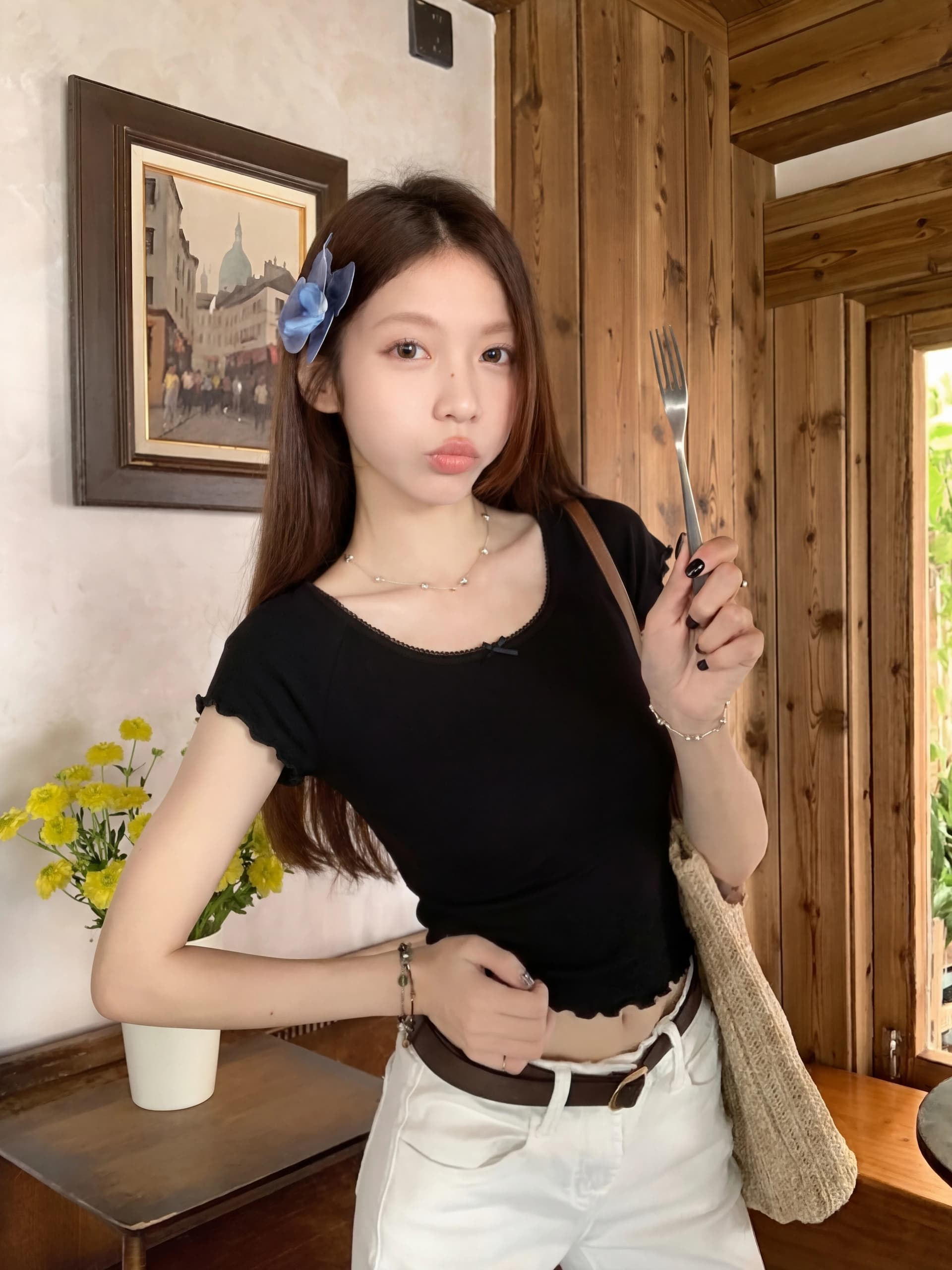 여름 몸매 가꾸기 슬림해 보이는 라운드 넥 반팔 티셔츠 여성 이미지 3