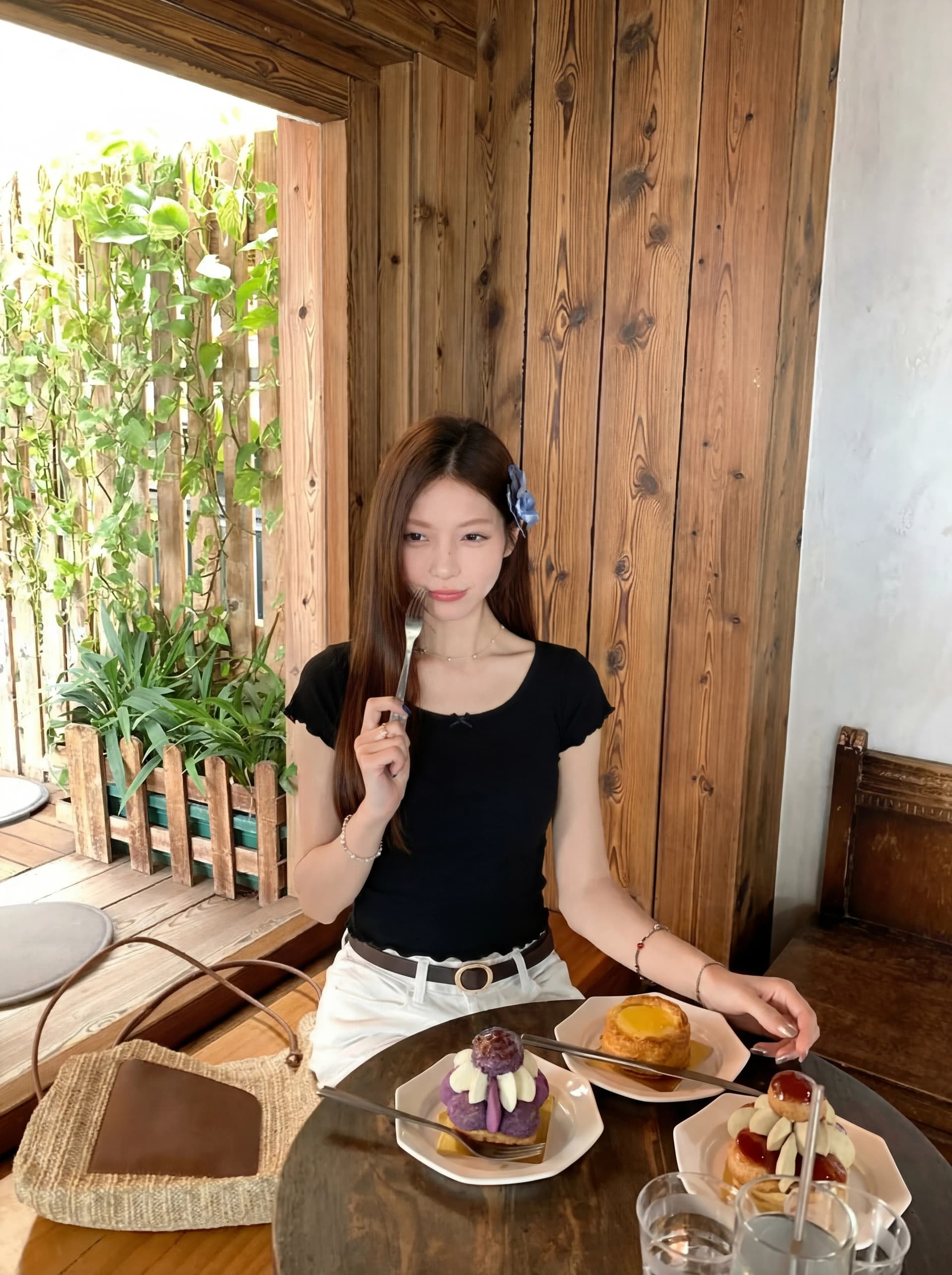 여름 몸매 가꾸기 슬림해 보이는 라운드 넥 반팔 티셔츠 여성 상세 이미지 1
