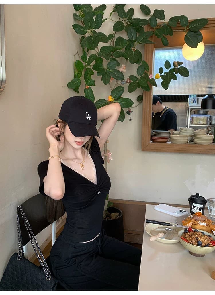 레이스 조각 V넥 비틀림 페이크 레이어드 반팔 티셔츠 여성 여름 새로운 몸매 가꾸기 핫걸 맨위 상세 이미지 8