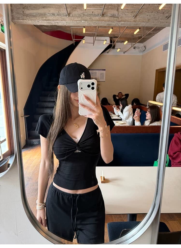 레이스 조각 V넥 비틀림 페이크 레이어드 반팔 티셔츠 여성 여름 새로운 몸매 가꾸기 핫걸 맨위 상세 이미지 10