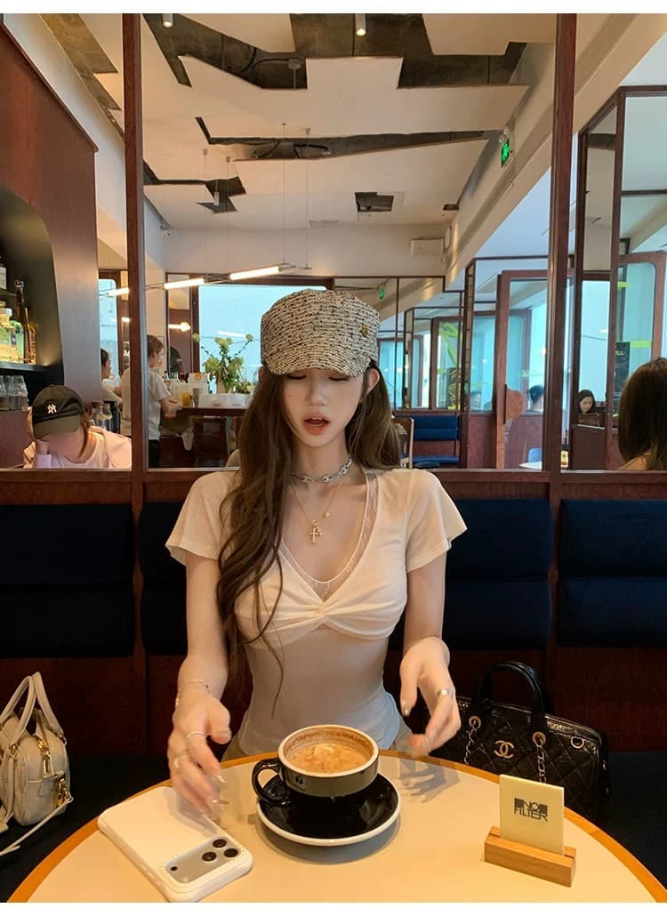 레이스 조각 V넥 비틀림 페이크 레이어드 반팔 티셔츠 여성 여름 새로운 몸매 가꾸기 핫걸 맨위 상세 이미지 15