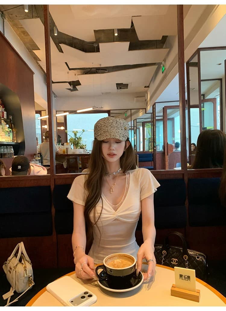 레이스 조각 V넥 비틀림 페이크 레이어드 반팔 티셔츠 여성 여름 새로운 몸매 가꾸기 핫걸 맨위 상세 이미지 25