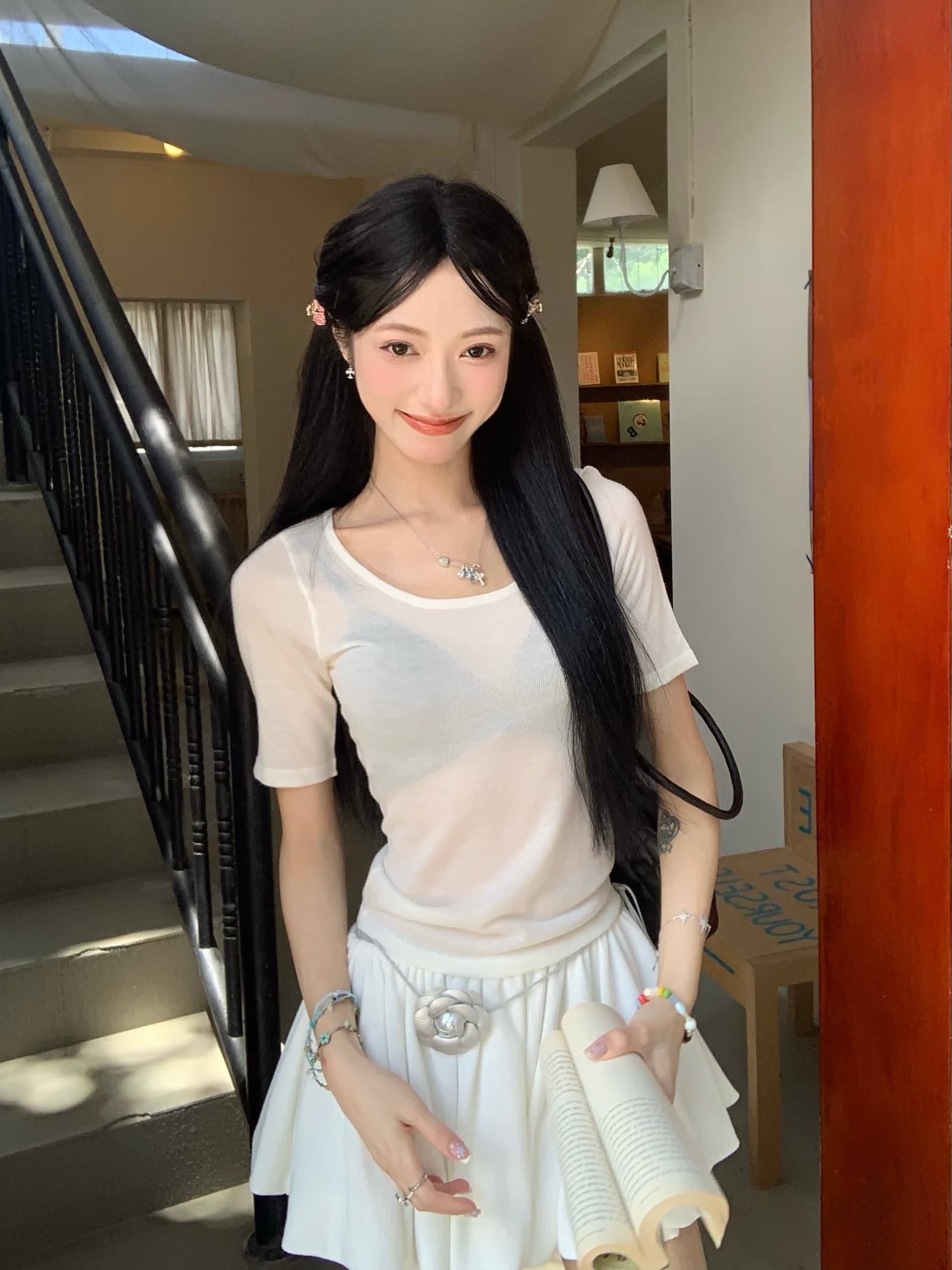 달콤한 핫걸 u 칼라 반팔 티셔츠 여성 여름 몸매 가꾸기 슬림해 보이는 만나는 맨위 이미지 3