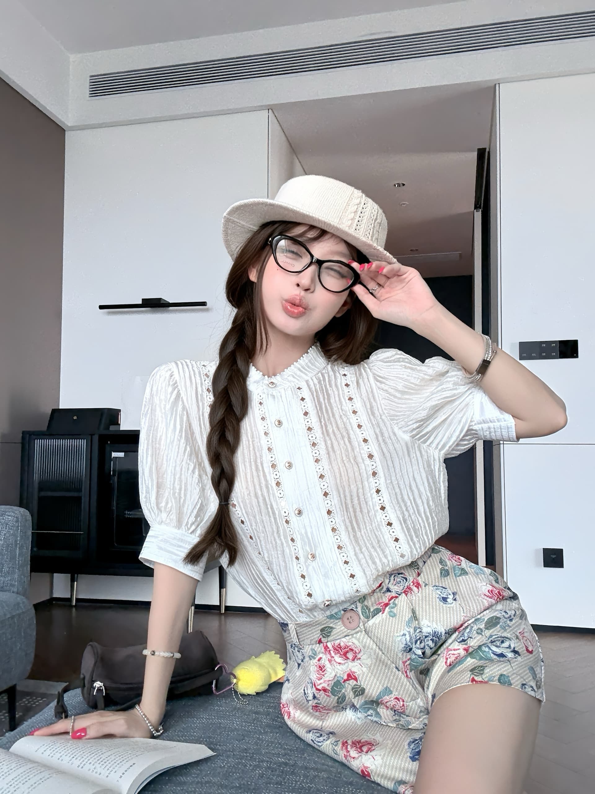 품격 슬림해 보이는 거품 소매 여성 셔츠 가을 프린트 루즈핏 반바지 투피스 세트 상세 이미지 12