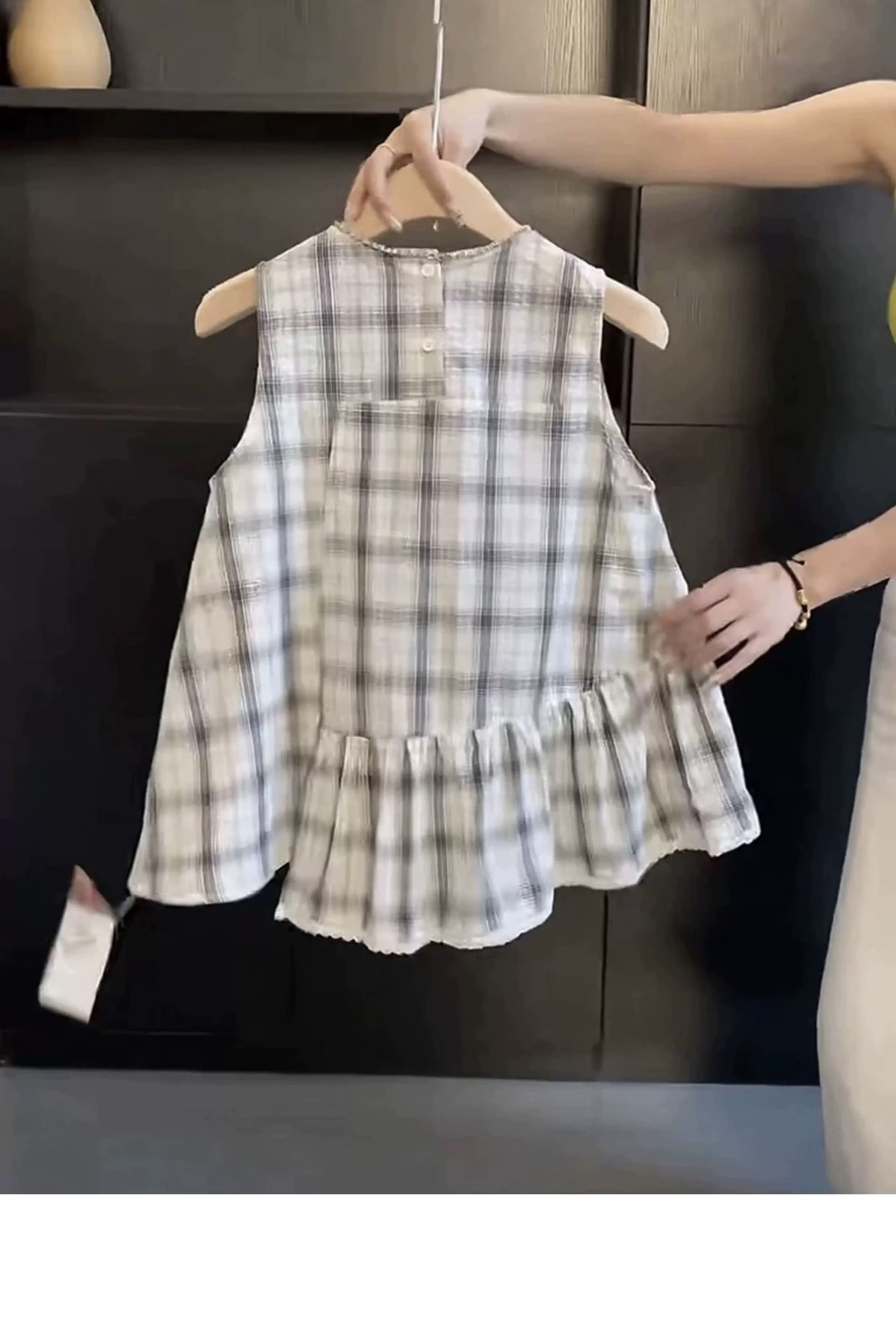 광저우 열세 개 높음 물품 폭발 불규칙 프릴 레이스 옆으로 눕다. 진자 체크무늬 민소매 여성 셔츠 여름 상세 이미지 8