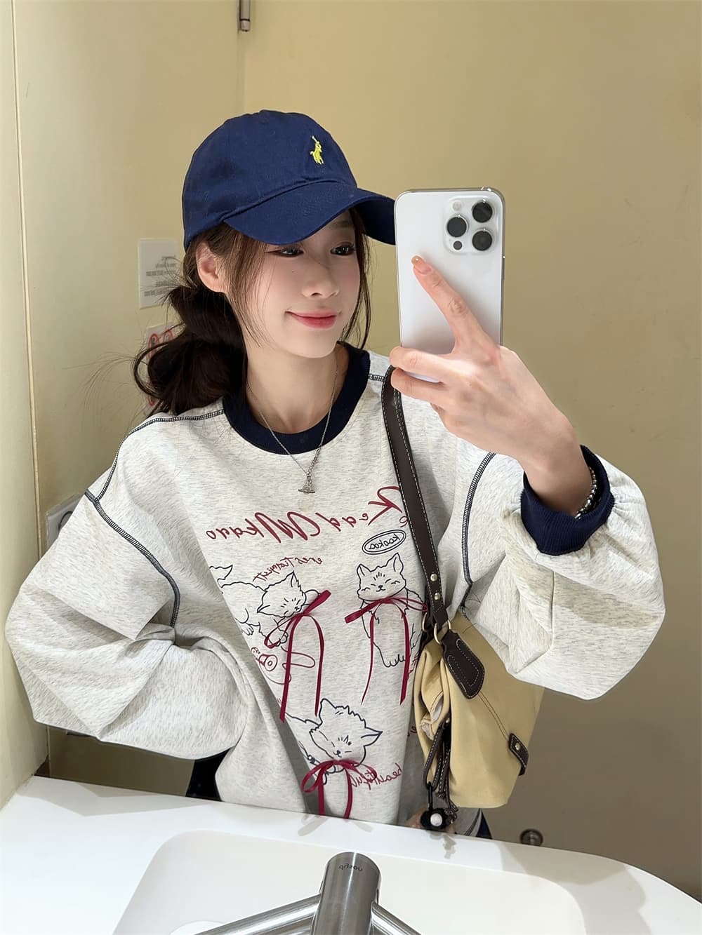 2026 이른 봄 고양이 3 차원 나비 매듭 배색 긴팔 티셔츠 디자인 센스 한 부서 느긋한 루즈핏 맨위 상세 이미지 7