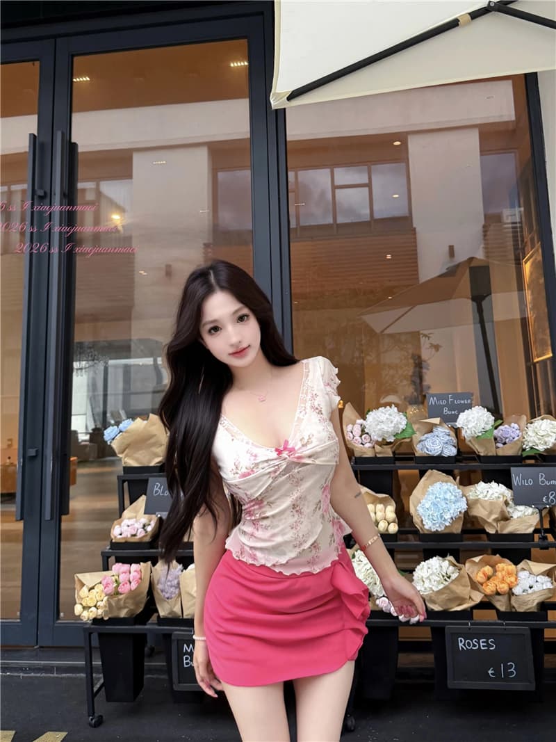 달콤한 핫걸 세트 꽃무늬 레이스 V넥 반팔 티셔츠 맨위 여성 여름 품격 하이웨이스트 타이트 스커트 미니 스커트 투피스 세트 상세 이미지 3