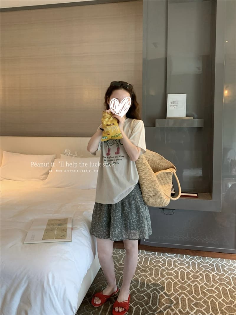 녹색 장난기 넘치는 개 프린트 루즈핏 반팔 루즈핏 티셔츠 프린트 플리츠 녹색 꽃무늬 반 스커트 투피스 세트 상세 이미지 6