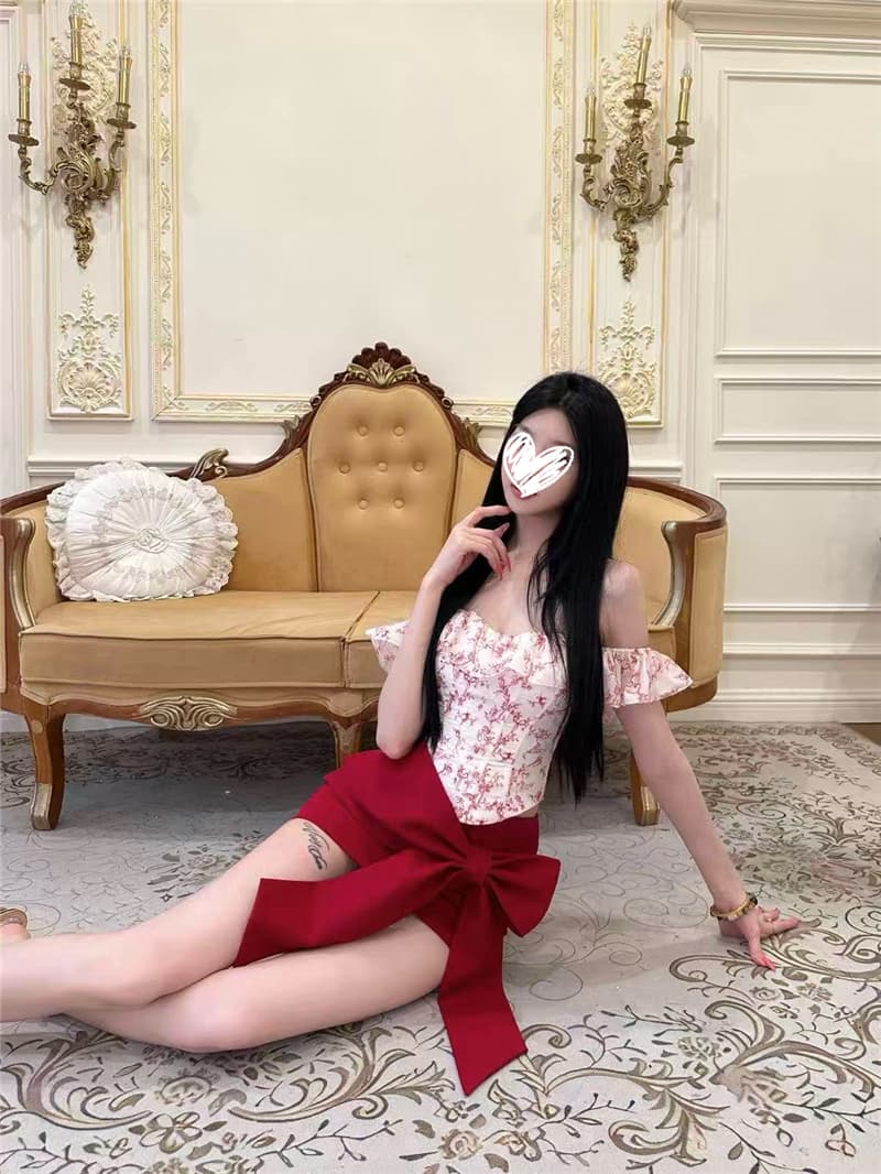 남자가없는 땅 장미 가져 가라. 딸기 프랑스식 달콤한 자매 부서 오프숄더 레이스 맨위 한 마디 빨간색 치마 세트 이미지 4