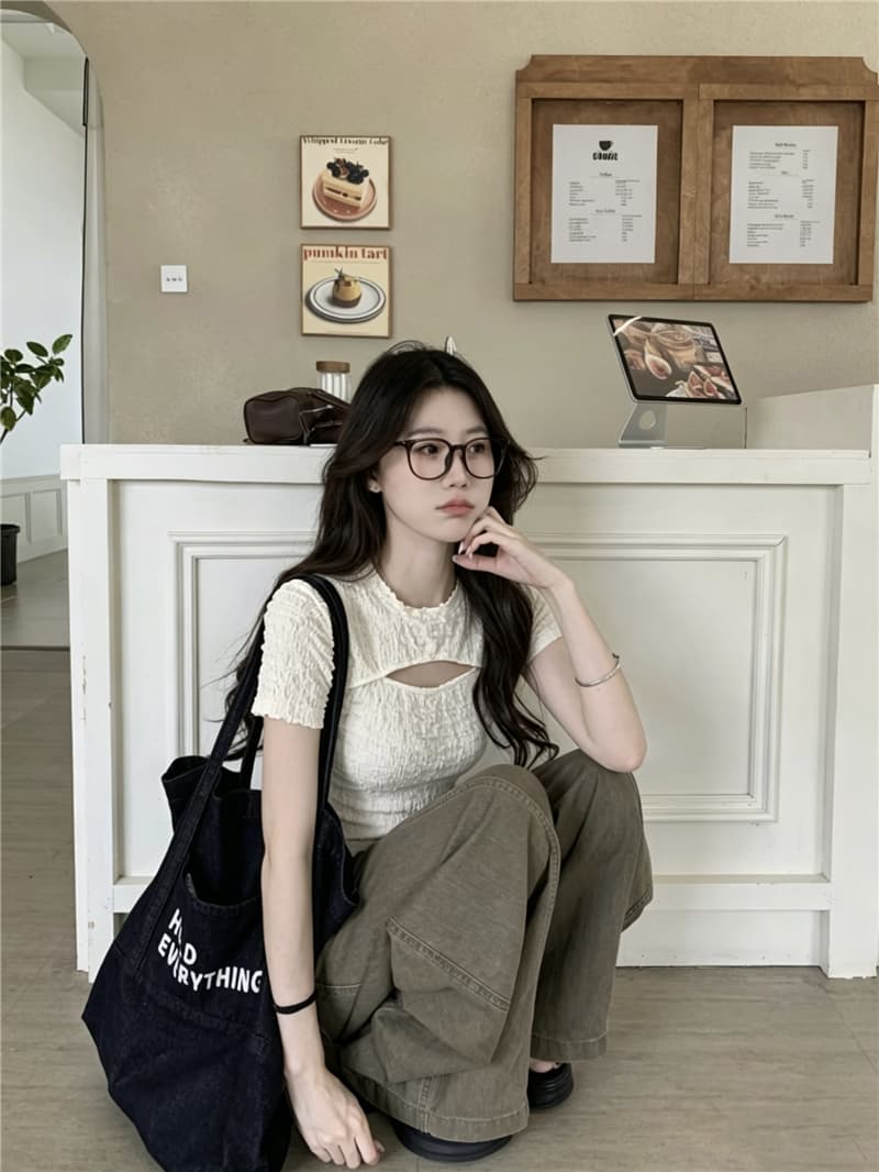 실사 정가 긍정적 인 어깨 디자인 센스 홀로우 아웃 주름 질감 센스 몸매 가꾸기 작은 대중 고유 한 티셔츠 슈퍼 잘 생긴 맨위 상세 이미지 1