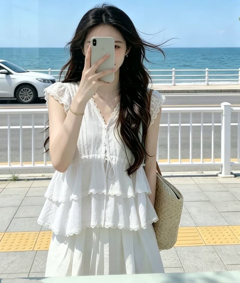 한 부서 레이스 조각 V넥 민소매 조끼 여성 2026 여름 새로운 디자인 센스 플리츠 스트랩 셔츠 맨위 이미지 2