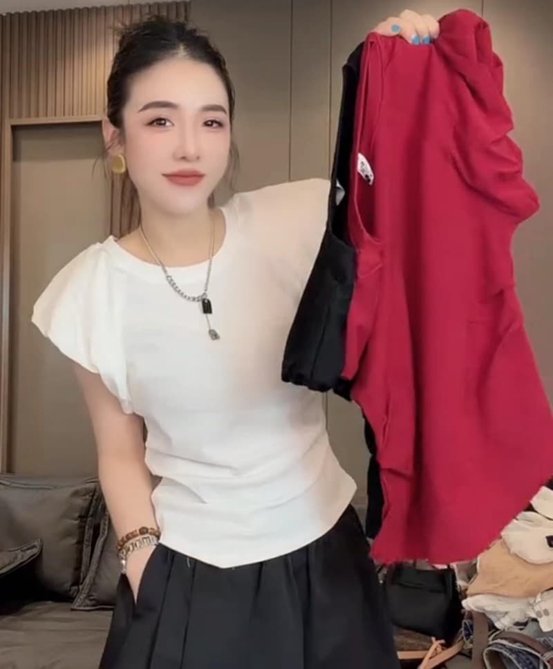 2026 슈퍼 화재 작은 날다 소매 티셔츠 여성 디자인 센스 주름 허리 수축 라운드 넥 맨위 여름 연령 감소 거품 소매 작은 셔츠 상세 이미지 1