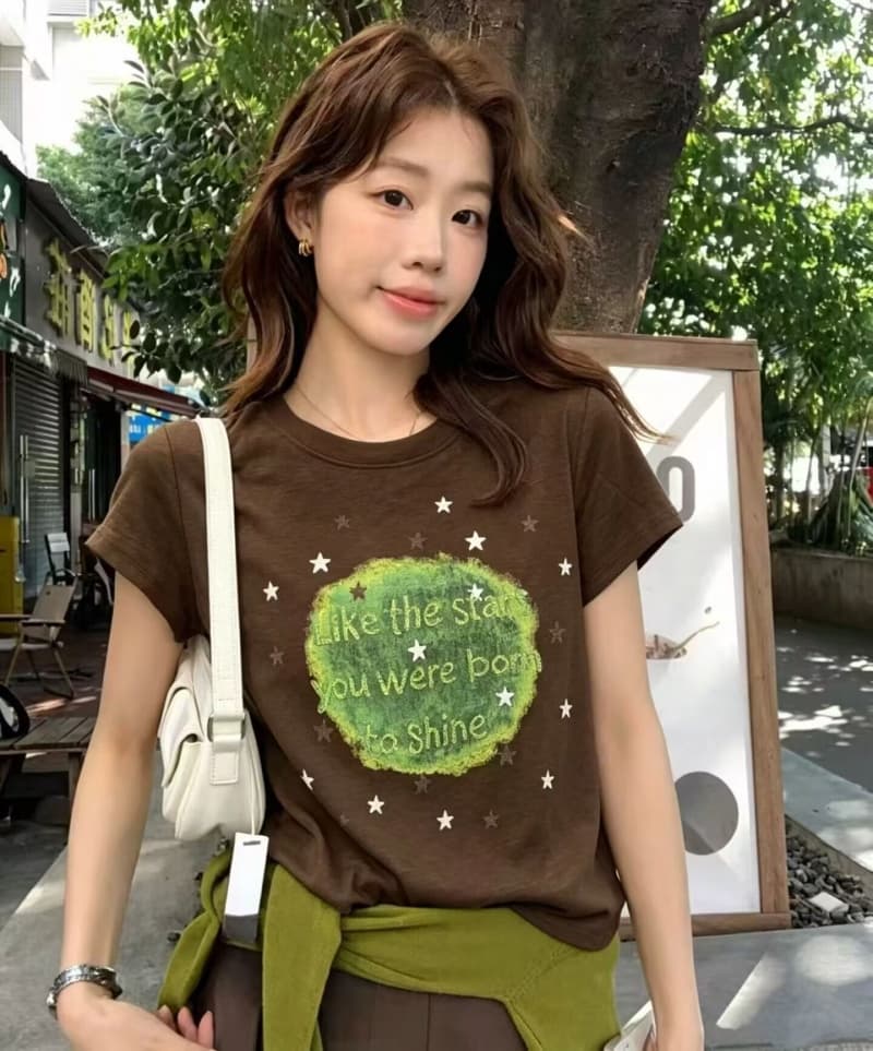 한 부서 미니멀리즘 별 알파벳 프린트 티셔츠 여성 2026 여름 섹션 패션 다용도 슬림해 보이는 라운드 넥 반팔 맨위 상세 이미지 2