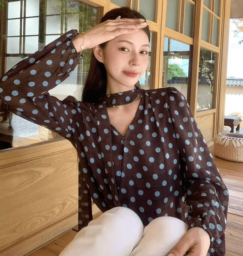 이른 가을 새로운 프랑스식 레트로 십자가 V넥 루즈핏 품격 도트 무늬 외국 가스 셔츠 패션 다용도 리본 맨위 이미지 4