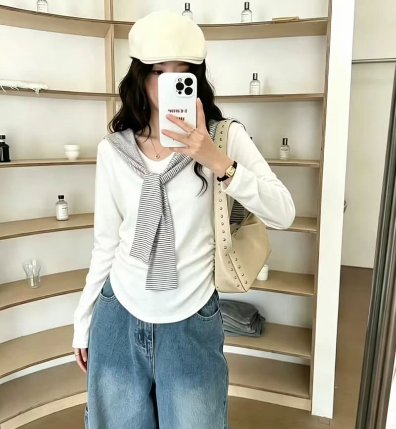 한 부서 해군 칼라 스트라이프 숄 긴팔 티셔츠 여성 2026 조기 가을 새로운 V넥 몸매 가꾸기 기본 셔츠 맨위